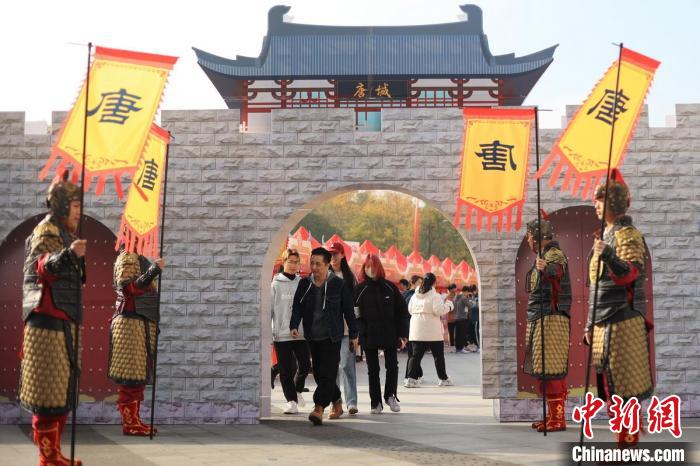 专业文化节现场氛围满满。　泱波 摄